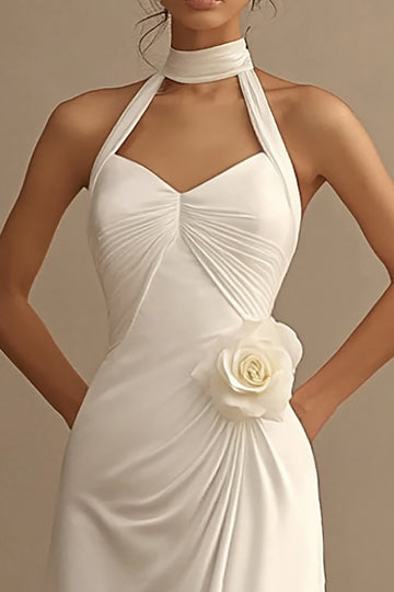 Une ligne blanche dos nu froncé robe de mariée avec fleur 3D